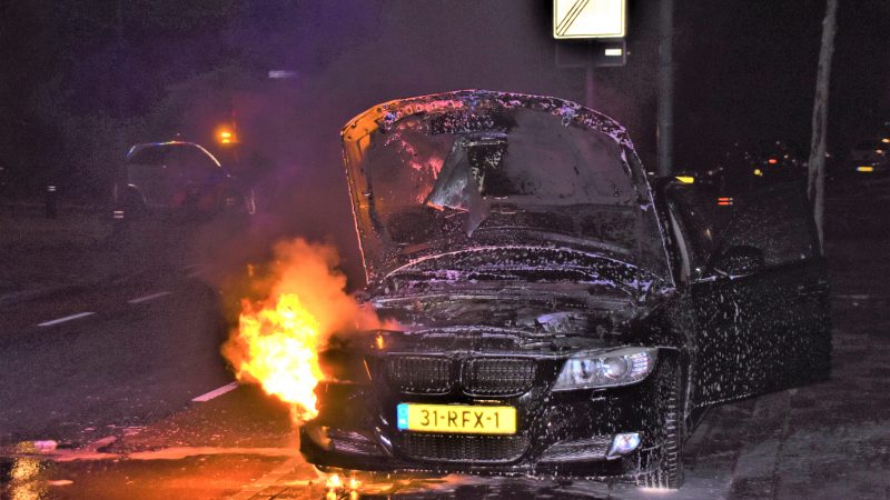 Autobrand vermoedelijk aangestoken
