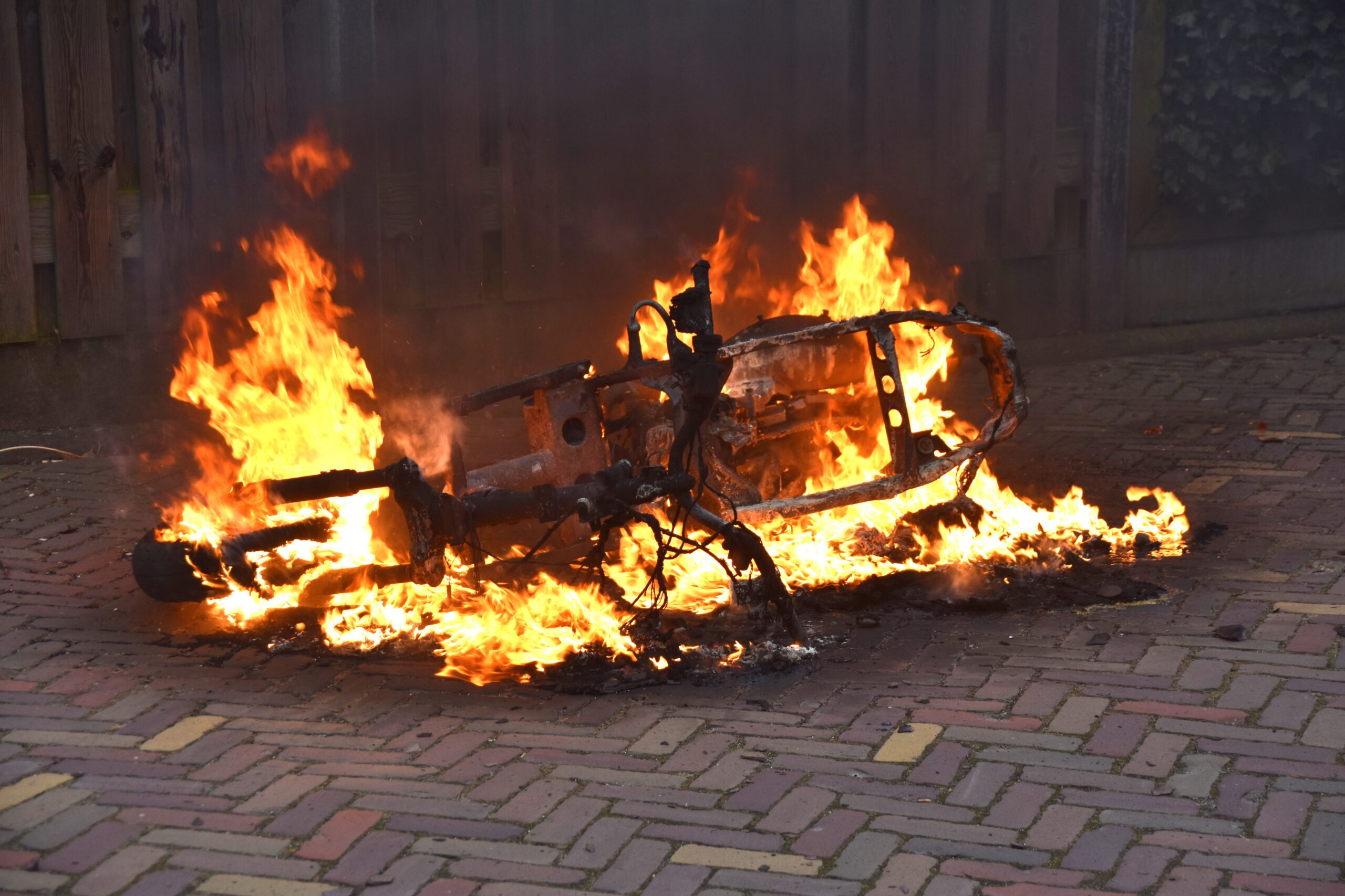 Scooter uitgebrand op Winterkoning