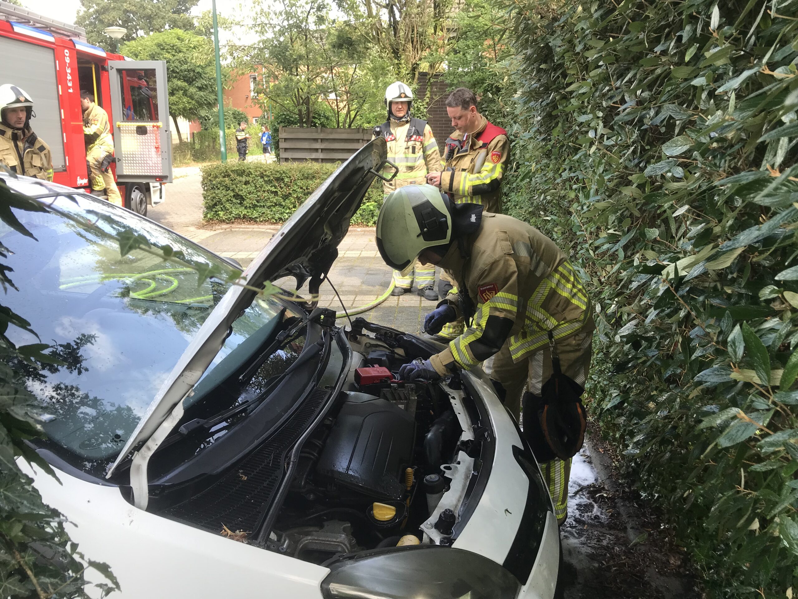 Verdachte brand geparkeerde auto