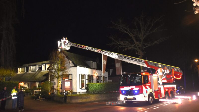 Schoorsteenbrand zet straat blauw
