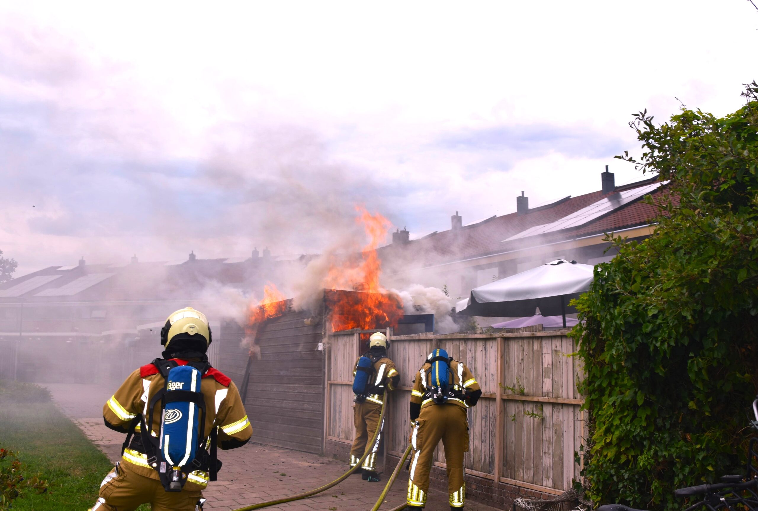 Bewoners niet thuis: schuurbrand