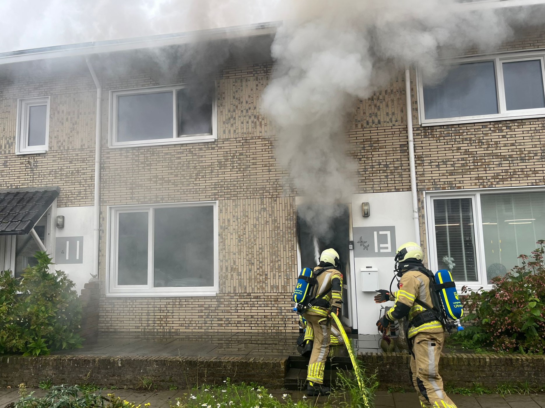 Uitslaande woningbrand Hobbemalaan