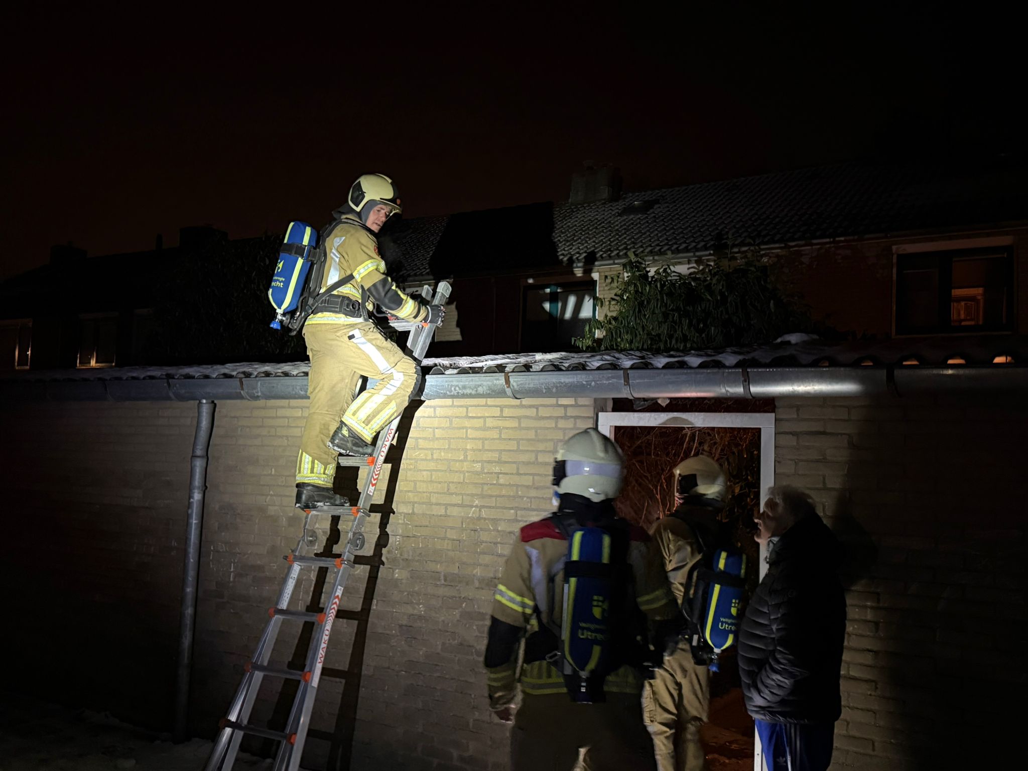 Volière buiten schot bij dakbrand