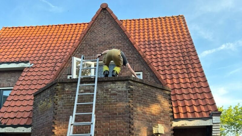 Vrouw dankzij brandweer huis weer in