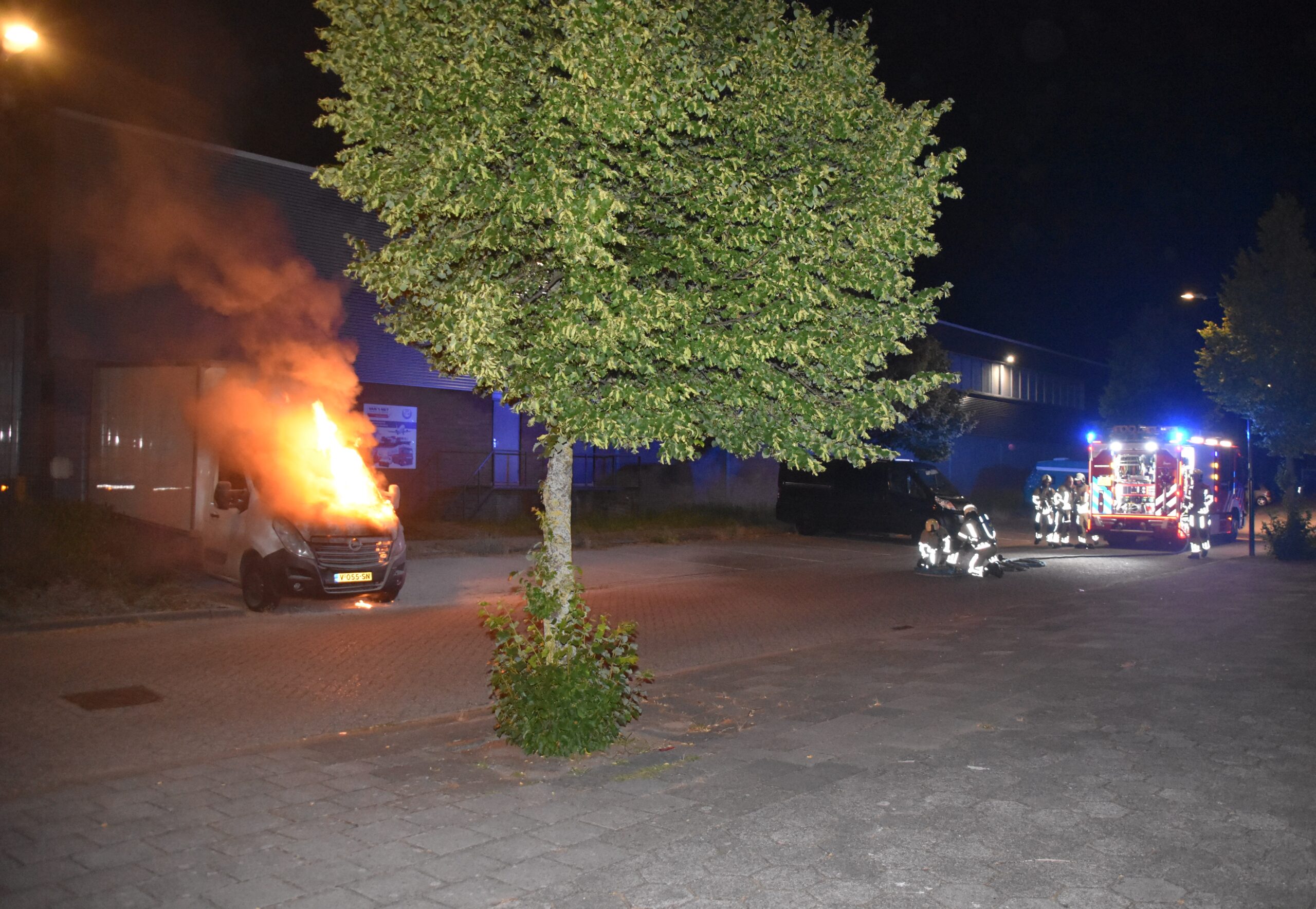 Nachtelijke vrachtwagenbrand op Weteringpad